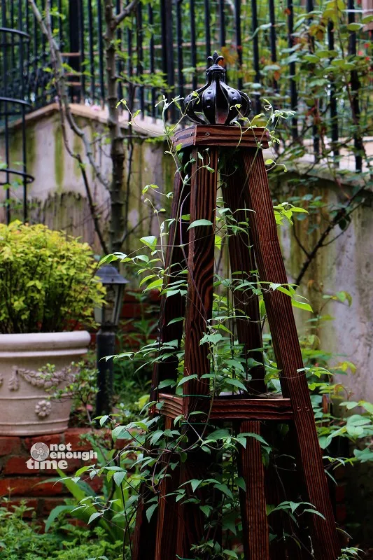 2 Cast Iron Crown Antique Ornaments Retro Home Office Hotel Bar Pub Club Table Desk Decorations Metal Crafts Outdoor Garden Art