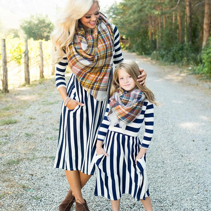 2017 Family Matching Outfits Mother and Daughter Sun Dresses Striped Elegant Mom Baby Girls Clothes for Kids Mommy and Me Set