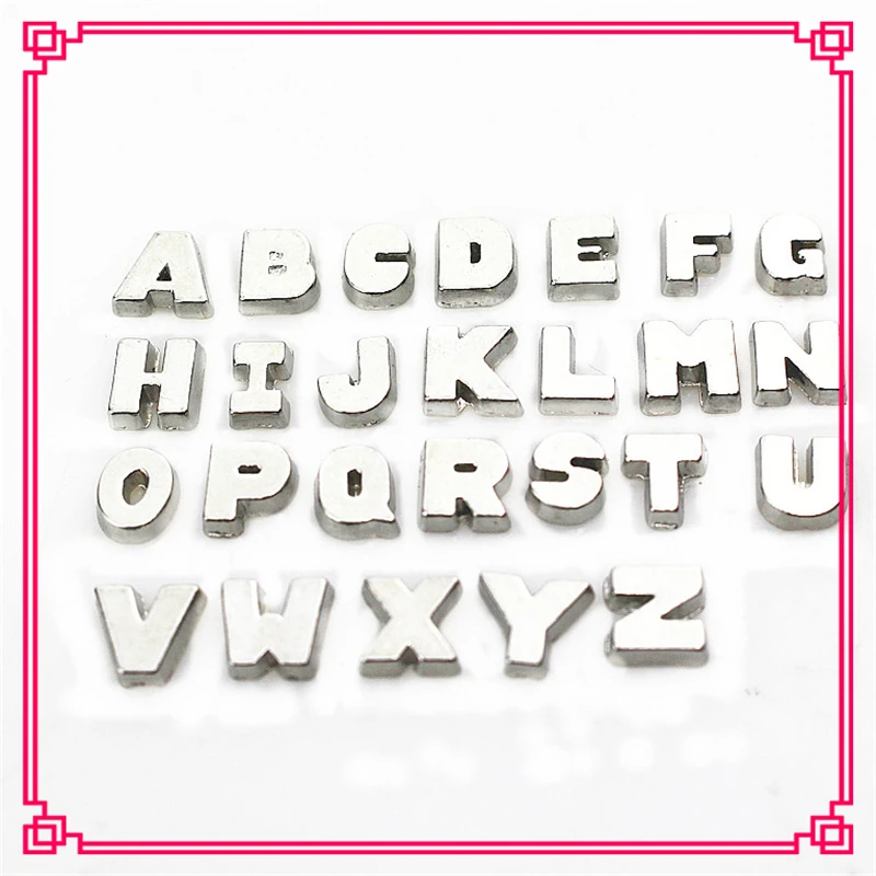 

Hot Selling 130pcs Plain Alphabet A-Z Letters Floating Charm Living Glass Memory Floating Necklace Lockets Charms DIY Jewelry