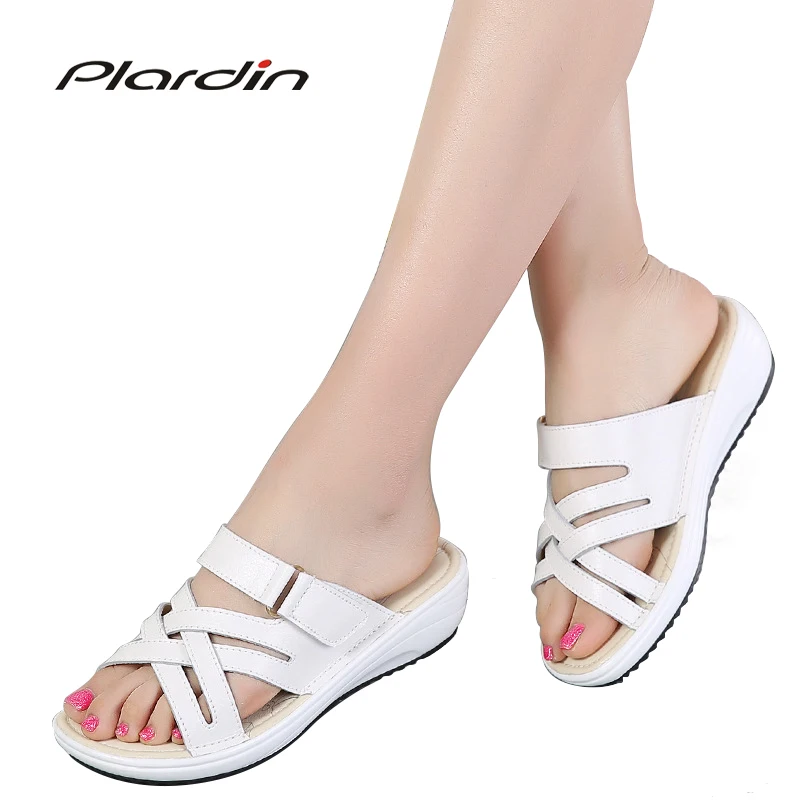 Plardin 2018 Summer Women Slippers Slip On Round Toe Flat Slides Sandals Women White Black Leather Slippers Flip Flops Slippers Plardin 2018 Summer Women Slippers Slip On Round Toe Flat Slides Sandals Women White Black Leather Slippers Flip Flops Slippers