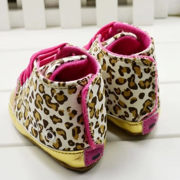 Симпатичные для маленьких девочек Обувь мягкое золото Sole шпаргалки Полосатые Обувь для маленьких малышей леопарда Обувь для малышей