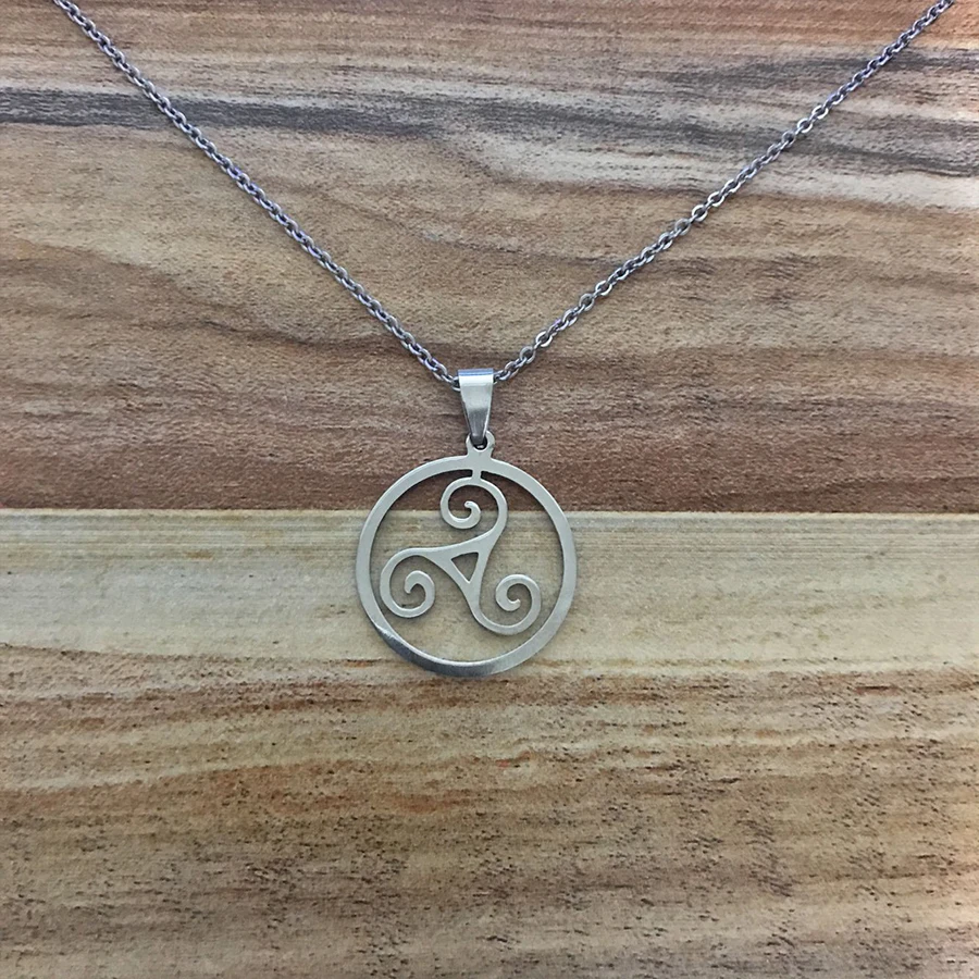 

HOBBORN New Silver Color Stainless Steel Teen Wolf Pendant Necklace Triskele Triskelion Allison Argent Choker Necklaces Jewelry