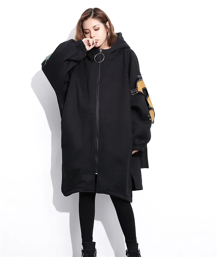 Женское осеннее черное пальто с рукавами летучая мышь, женская модная куртка с капюшоном с надписями и мультяшными нашивками, Свободное пальто размера плюс Z310