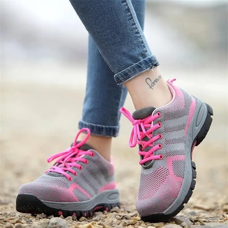 Уличная спортивная обувь Рабочая обувь Для женщин дышащий Сталь носок Кепки рабочие ботинки Железный нос анти-прокол Строительная безопасная обувь размера плюс - Цвет: pink 01
