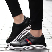 Creepers New Fashion Brand Small Bee White Men Shoes Leather Flat Casual Embroidery Lover Shoes Zapatos Chaussure Homme