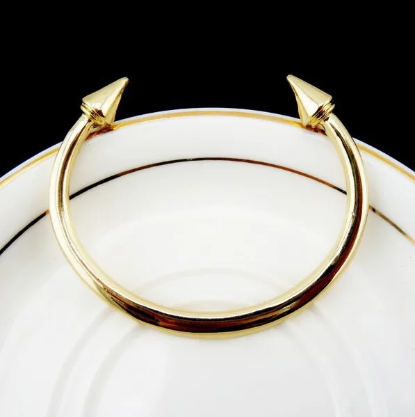 

Fashion jewelry wholesale alloy rivets bracelet with a double arrow Bracelet fine lady bracelet