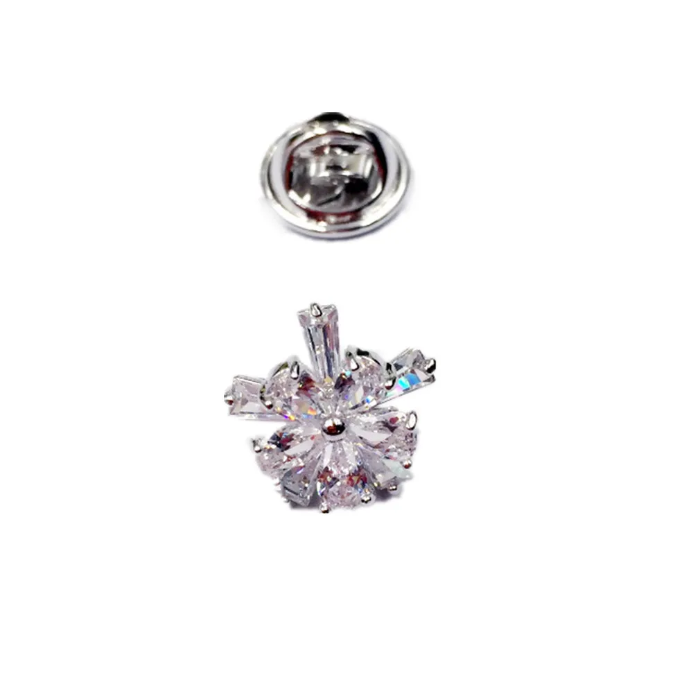 

New Fashion Small Snowflake Christmas Brooch for Women Men Cubic Zircon Flower Hat Collar Pins Scarf Clothing Romantic Jewelry