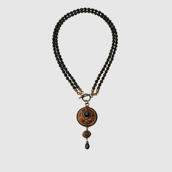 

Amorita boutique Vintage black beads necklaces