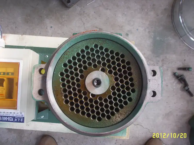 KL120B гранулятор 5 мм, поплавок в машине и 10 мм пресс-формы в качестве запасных частей и CF158 молотковая мельница с ситом 4 мм,