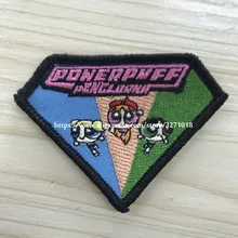 Пользовательские значки для футболок фотографируют продукт реальности, чтобы показать вам качество