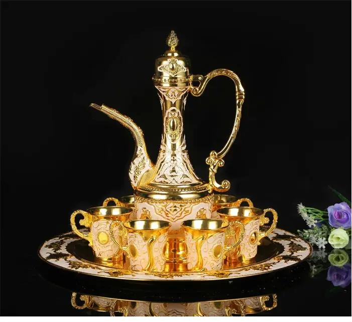 

8PCS/set gold metal retro wine set 1flagon6cups alcohol distiller whiskey decanter for home bar JJ023