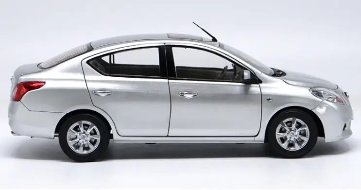 Высокая моделирования Nissan Sunny, оригинальный 1:18 sacle сплава автомобиля Advanced Коллекция Модель, литья под давлением Металл автомобиль, беспла