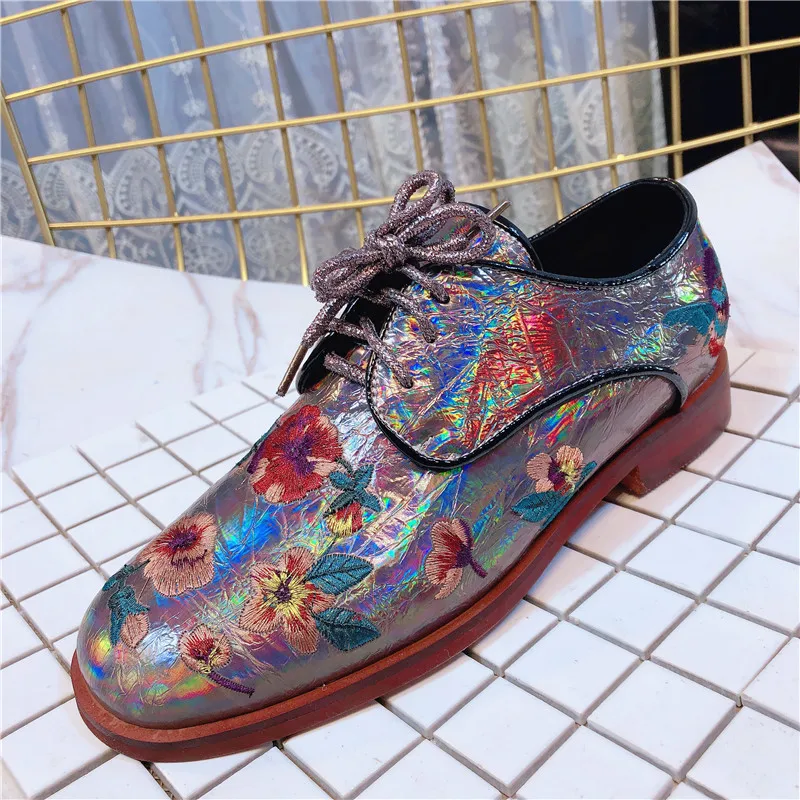 

2019 Spring New Embroidery Flower Flat Bottom Low-heeled Single Shoes Vintage Fashion Lace Up Grandmother Women's Oxfords Shoes