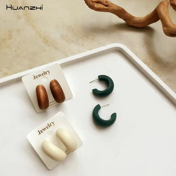 

HUANZHI 2019 New Korean Wooden Colorful Geometric C Shape Angular Stud Earrings for Women Girls Wedding Travel Jewelry Gifts