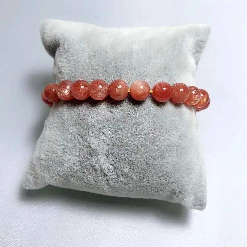 

This is a natural gold strawberry crystal bracelet with a size of 10mm. It is more suitable for women.