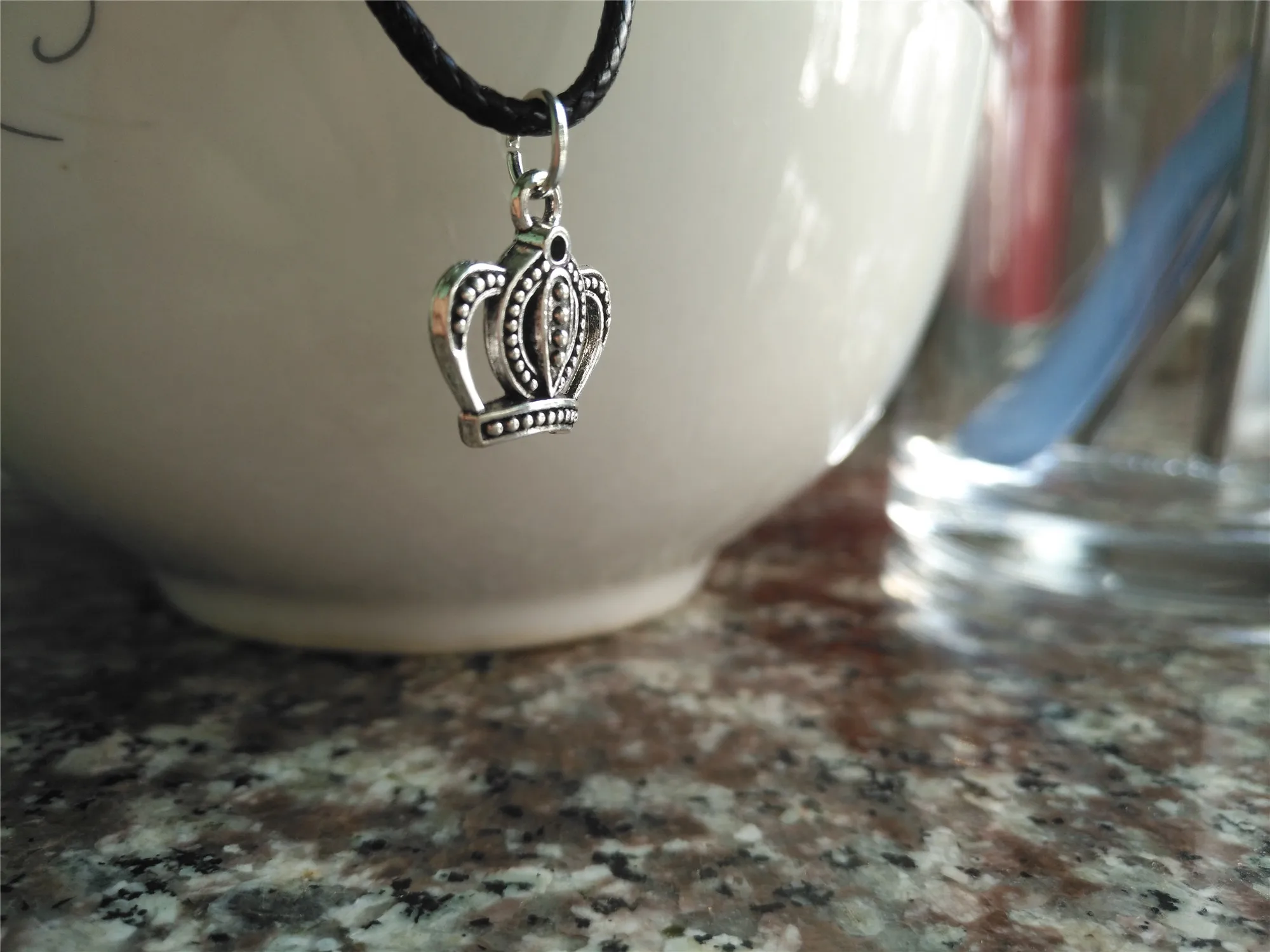 

Newly love Women imperial crown charm pendant Necklace Alloy queen Crown leather Necklaces Girl gift lucky Jewelry
