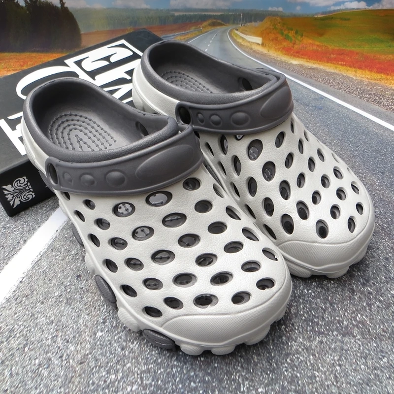 

Mazefeng 2018 New Fashion Summer Men Casual Sandals Solid Color Men Garden Shoes Beach Hollowed Out Male Sandals Soft Flats