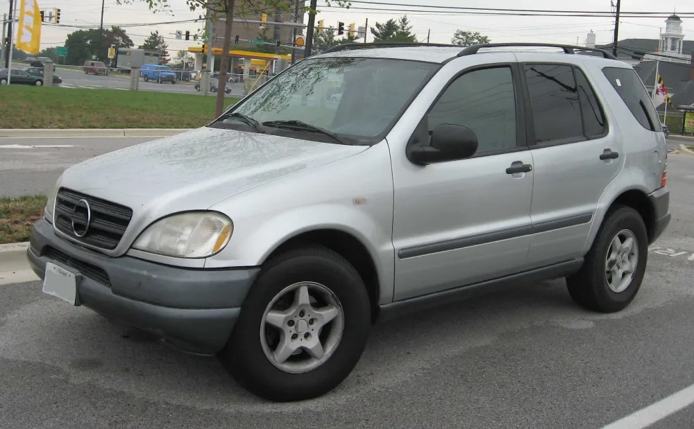 97-01_Mercedes-Benz_ML320 