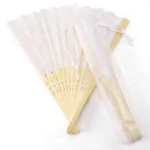 24 sztuk partia biały składany elegancki jedwabny wentylator ręczny z torbą na prezenty ślubne i imprezowe 21cm tanie tanio CN (pochodzenie) Drewna Free form Papier