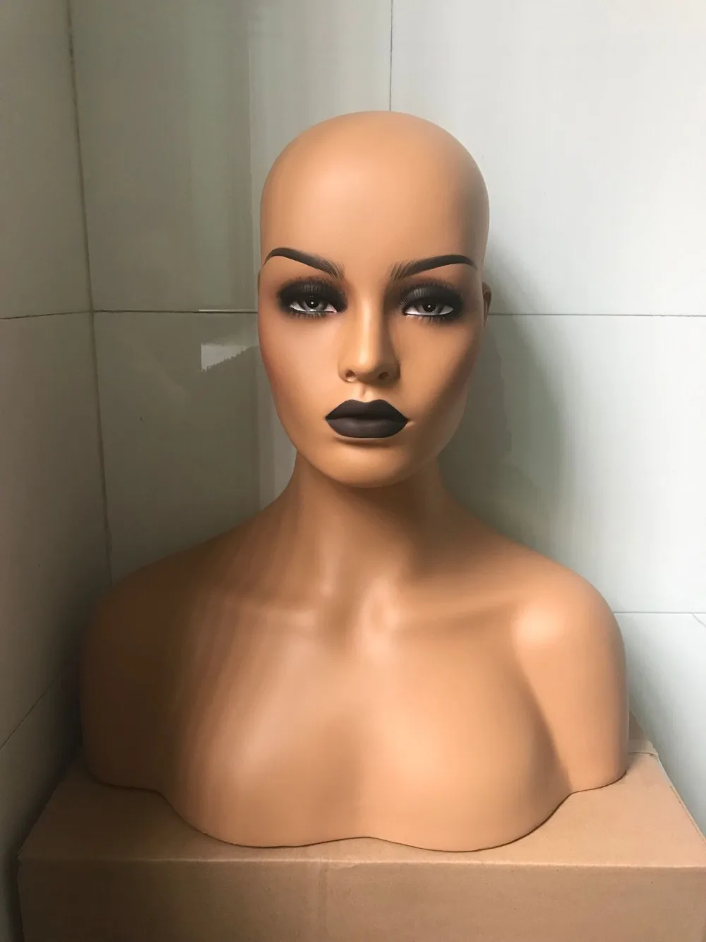 

New Makeup Realistic Fiberglass Mannequin Head Bust For Lace Wig And Jewelry And Hat