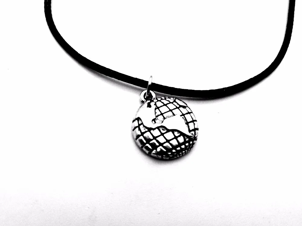 Outline Globe World Map Pendant Necklace Travel Global Planet Earth Leather Rope Necklaces Personality Graduation Gifts