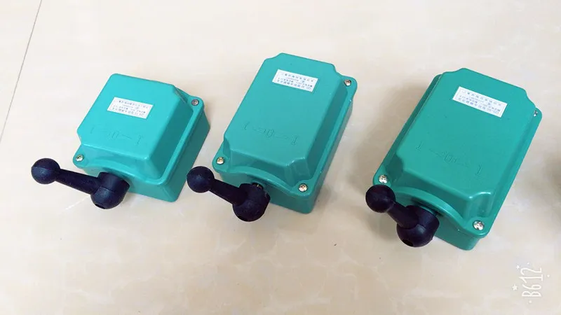 

Forward Stop Reverse Motor Waterproof switch QS-15A QS-30A QS-60A Changeover Switch 380V