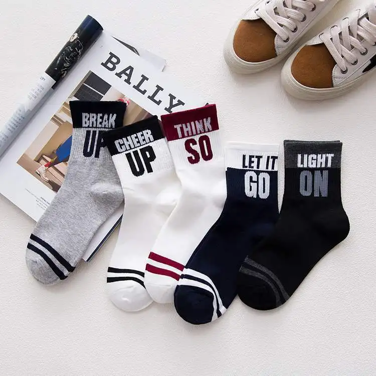 النساء الفتيات جوارب بأشكال مضحكة Halajuku humored كلمة جوارب مطبوعة القطن الإبداعية Calcetines الهيب هوب الشارع لوح التزلج للجنسين الجوارب