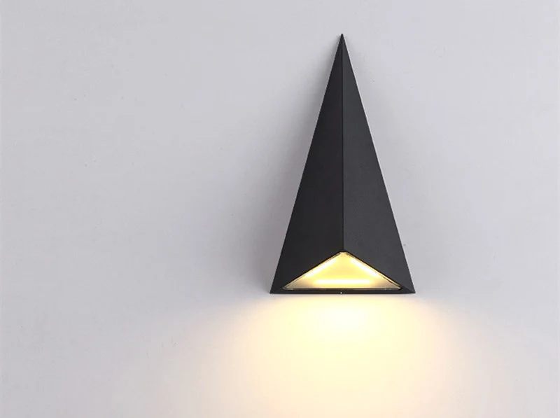 Triangular wall lamp 16