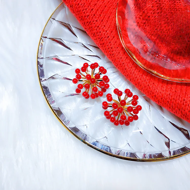 Блестящие боковые новые модные брендовые ювелирные изделия жемчужные цветочные серьги-гвоздики для женщин эффектный подарок элегантные серьги