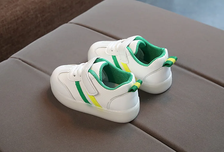 New Children Luminous Shoes Boys Girls Stripe Sport Running Shoes Baby Lights Fashion Sneakers Toddler Kids LED Sneakers