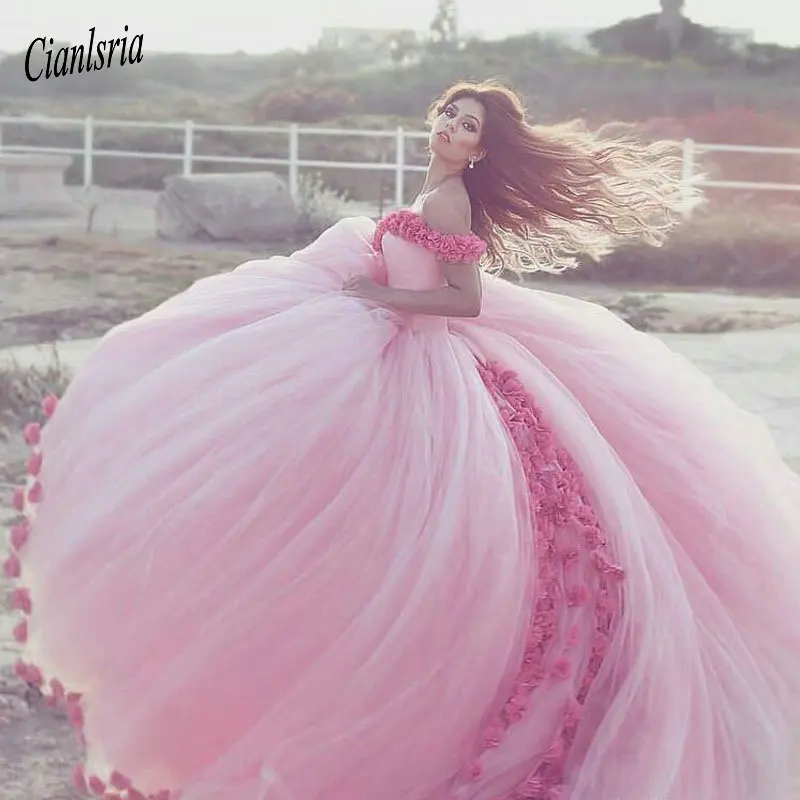 

Quinceanera Dresses 2019 Off the Shoulder Long Ruffled Pink Chapel Train Princess Prom Dresses Romantic Beach Bridal Gowns With