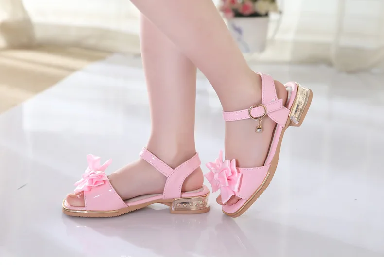 Цветок девушка сандалии новая детская мода лук обувь лето мягкая подошва с высоким каблуком принцесса обувь детская пляжная обувь