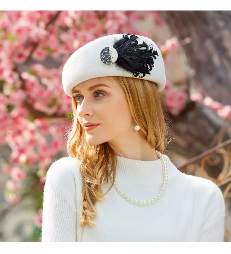 Женская шляпка-берет из фетра FS, шапка в английском стиле из шерсти, с декоративным пером, белая, зимняя