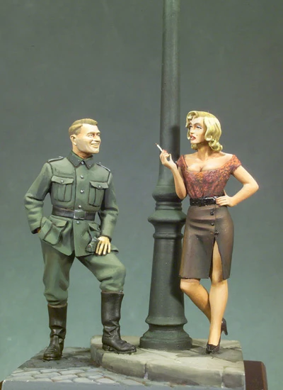 

1/32 Scale Resin Figure Building Kit Officers and Beauty