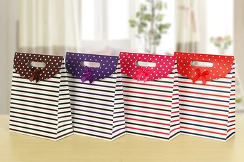 

Top Foldable Paper Gift Bags Horizontal Stripes Star Design with Ribbon Bow Candy Gift Holder Shop Family Business Present Bags
