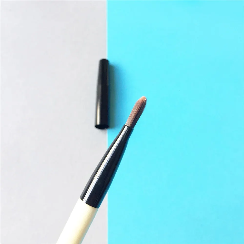 BOBBI BROWN Concealer Brush _ 3