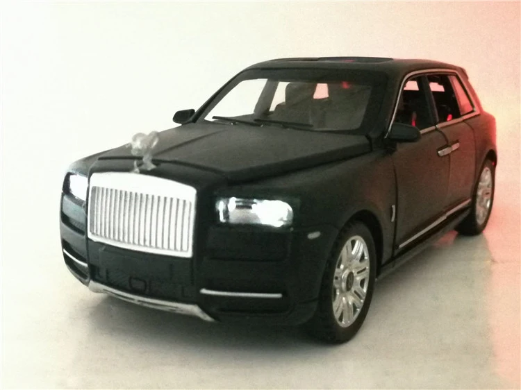 1:32 шкала Rolls Royce Cullinan литая под давлением металлическая модель автомобиля звуковой светильник оттягивающий назад внедорожник 7 дверей можно открыть для детских игрушек