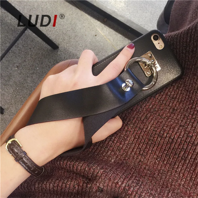 

LUDI Korea Black Strap Grip Phone Case for iPhone 6 6S 6Plus X 8 7 7Plus 8plus Soft PU tassel Cover rock punk style new fashion