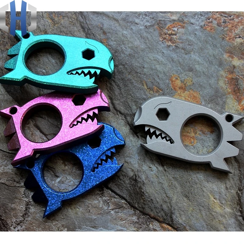 

Titanium Alloy EDC Multi-purpose Tool Card Shark Broken Window Tool Opener Crowbar