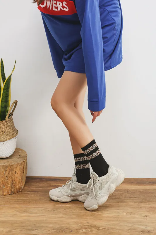 Зимние женские носки с леопардовым принтом; смешанные носки в стиле Харадзюку; модные теплые хлопковые повседневные Мягкие носки с леопардовым принтом