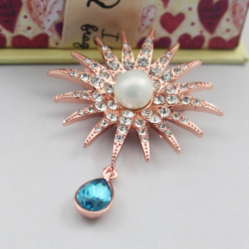 

Fashion Accessories Tears Of Light Brooch Dazzling Women Star Inlay Pearl Plated Rose Gold Color Brooches Set