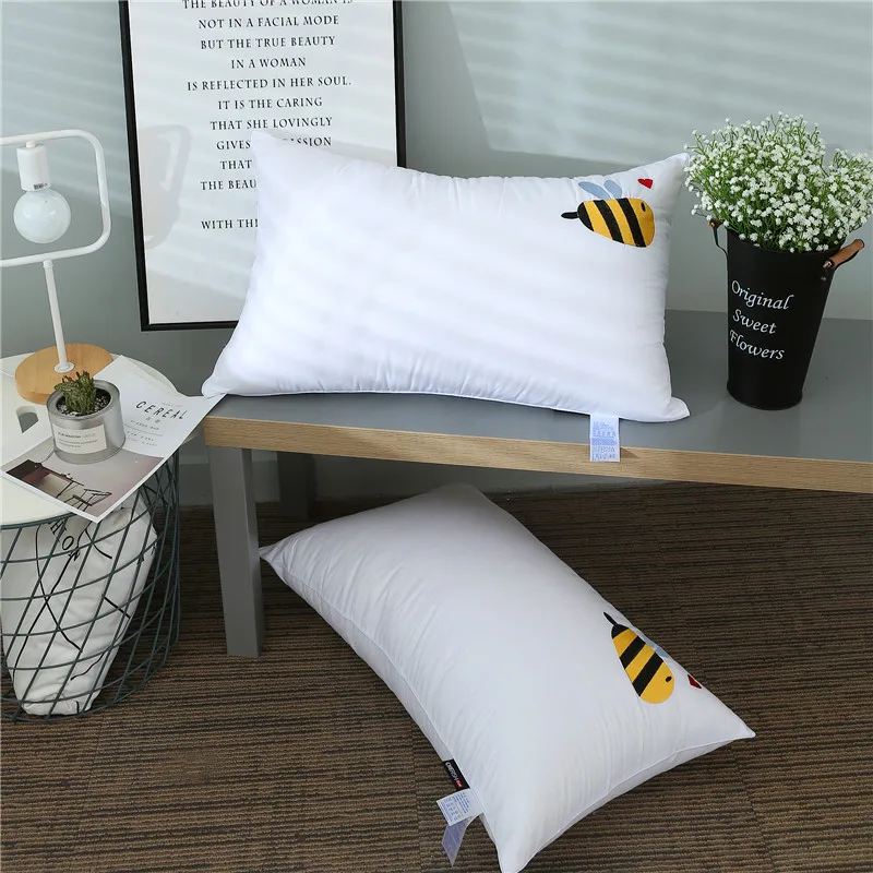 ADQKCLY Милая пчела хлопок подушка для шеи полиэфирное волокно внутренняя вышитая кровать Подушка 48*74 см для постельных принадлежностей комнаты подушка для взрослых