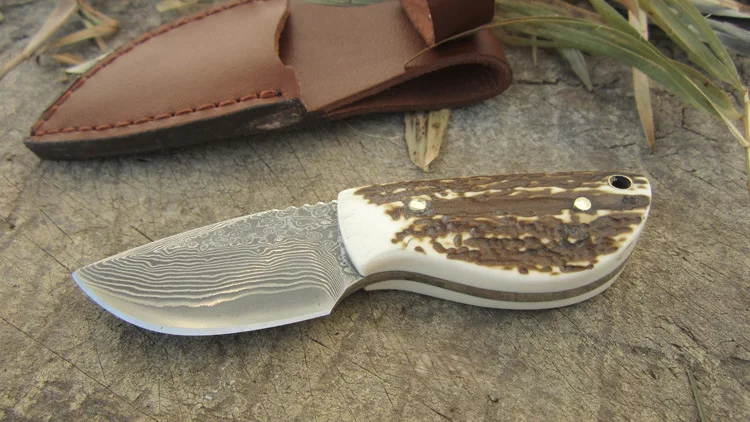 Мини Портативный дамасский стальной нож маленький прямой нож Изысканная ручка из бычьего рога EDC инструменты с хорошей кожаной оболочкой