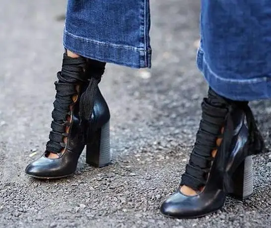 Новые модные женские ботинки из гладкой кожи с круглым носком на шнуровке; женские ботильоны на не сужающемся книзу массивном каблуке; рыцарские ботинки размера плюс 42