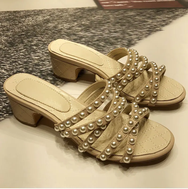 

2018 Spring Summer Shoes Woman Leather Slide Med Square Heels Slippers Designer Pearls Woman Outside Slipper Cozy Slides T