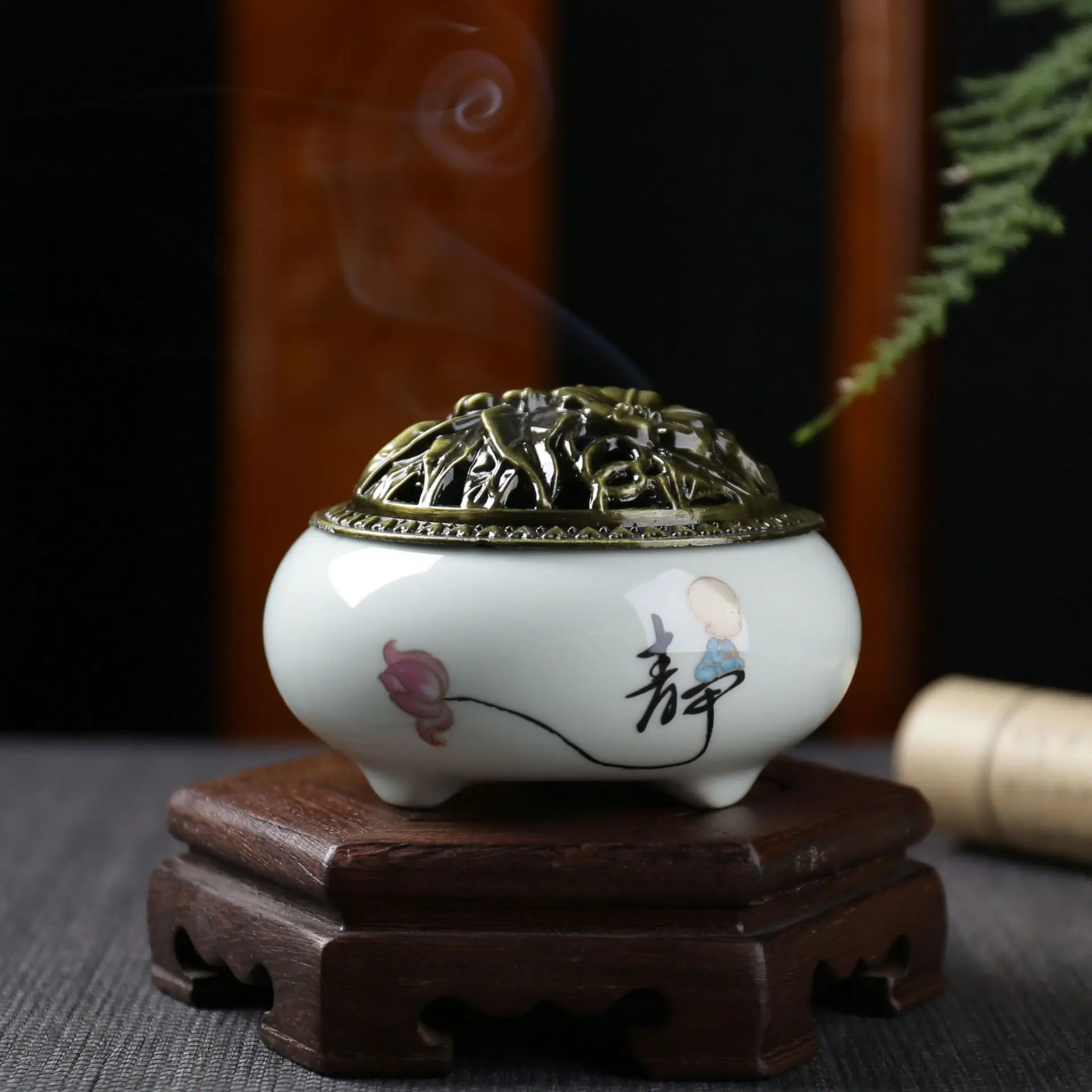 

Fresh and Elegant Hand-painted Incense Tray, Sandalwood Stove, Aloe Ceramic Mosquito Tray To Repel Mosquitoes