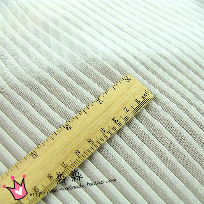 

This White Organ Pleat Pleated Chiffon Skirt Fabric