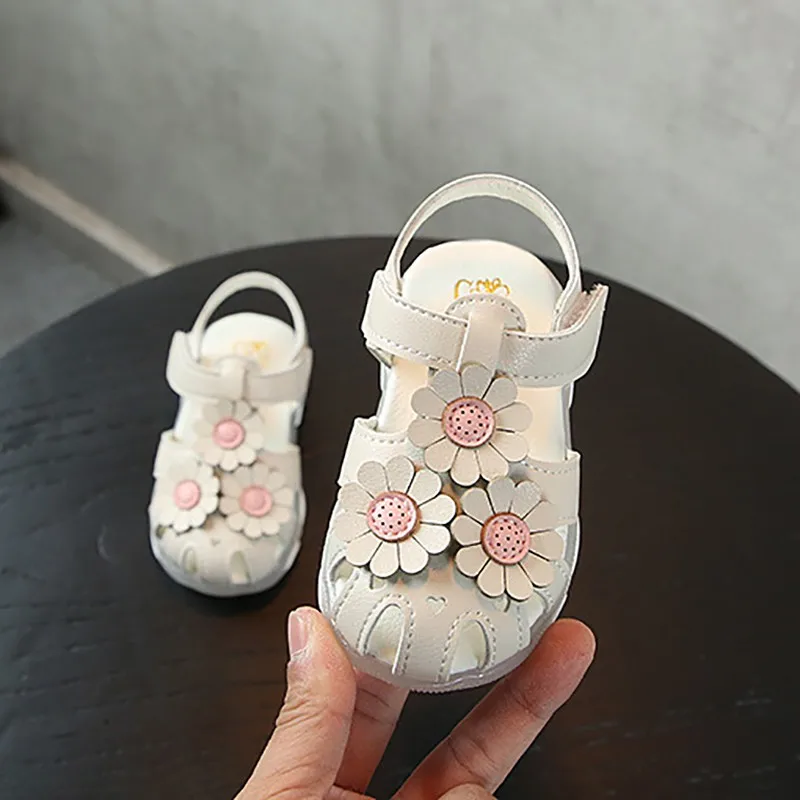 

Baby Girl Sandals Shoes Summer Cartoon Princess Girls Anti Slip Soft Sole Flashing Lights Casual Sandals Shoes Size 21-25