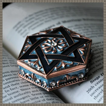 

Retro European Style Princess Jewelry Box Six Star High-end Jewelry Box Metal Quality Hexagonal Dressing Box Anniversary Gift