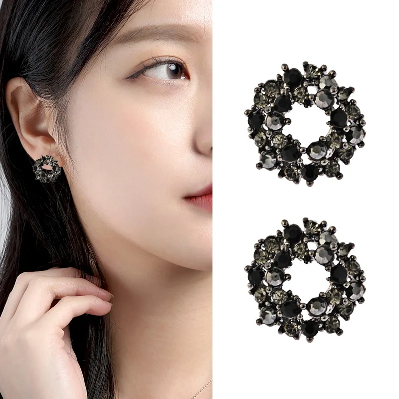 

JIOFREE Hot Selling Fashion Charm Gun black Rhinestone Earrings Clip On Clip For Women Small Ear Cuff Wrap Earrings